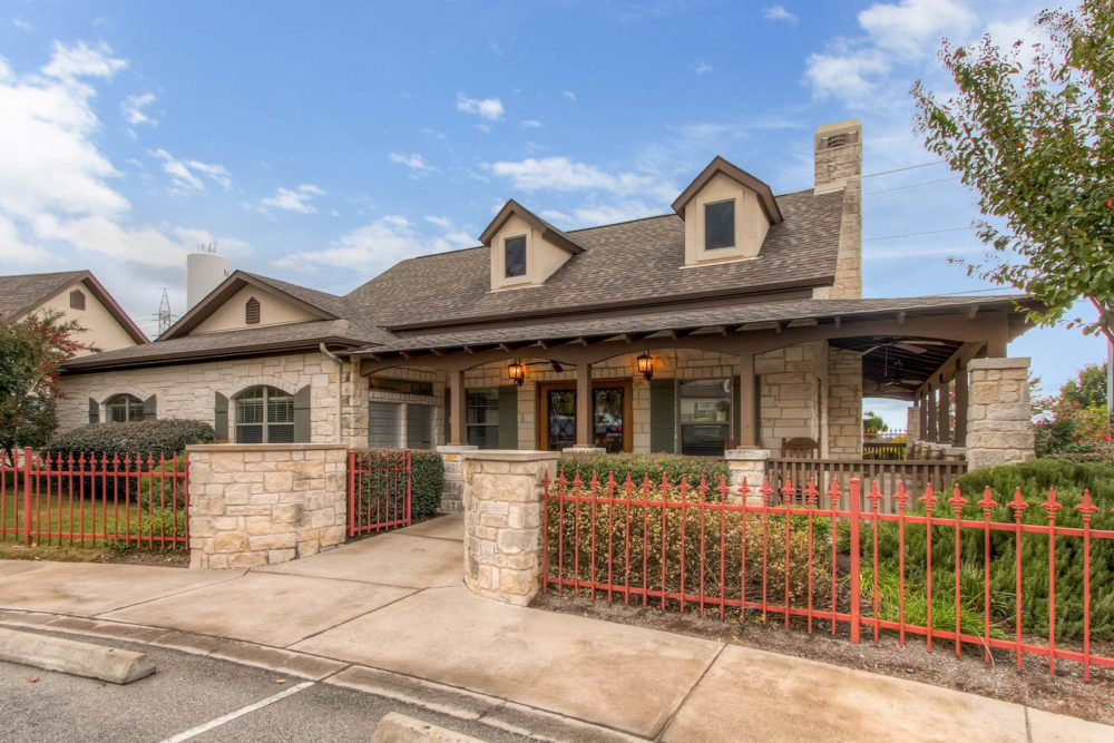 92 Gateway N Dr Marble Falls-large-020-30-Exterior Community Center-1500×1000-72dpi